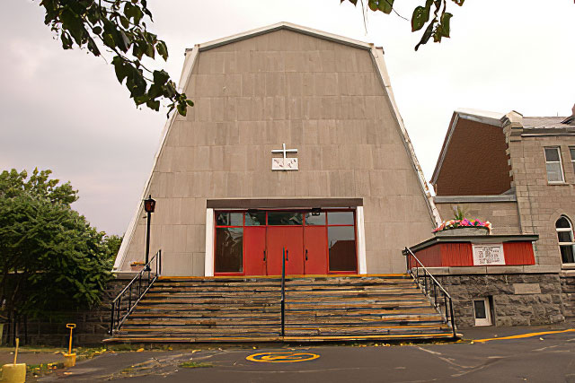 © Conseil du patrimoine religieux du Québec, Inventaire des lieux de culte du Québec Église de la Résurrection