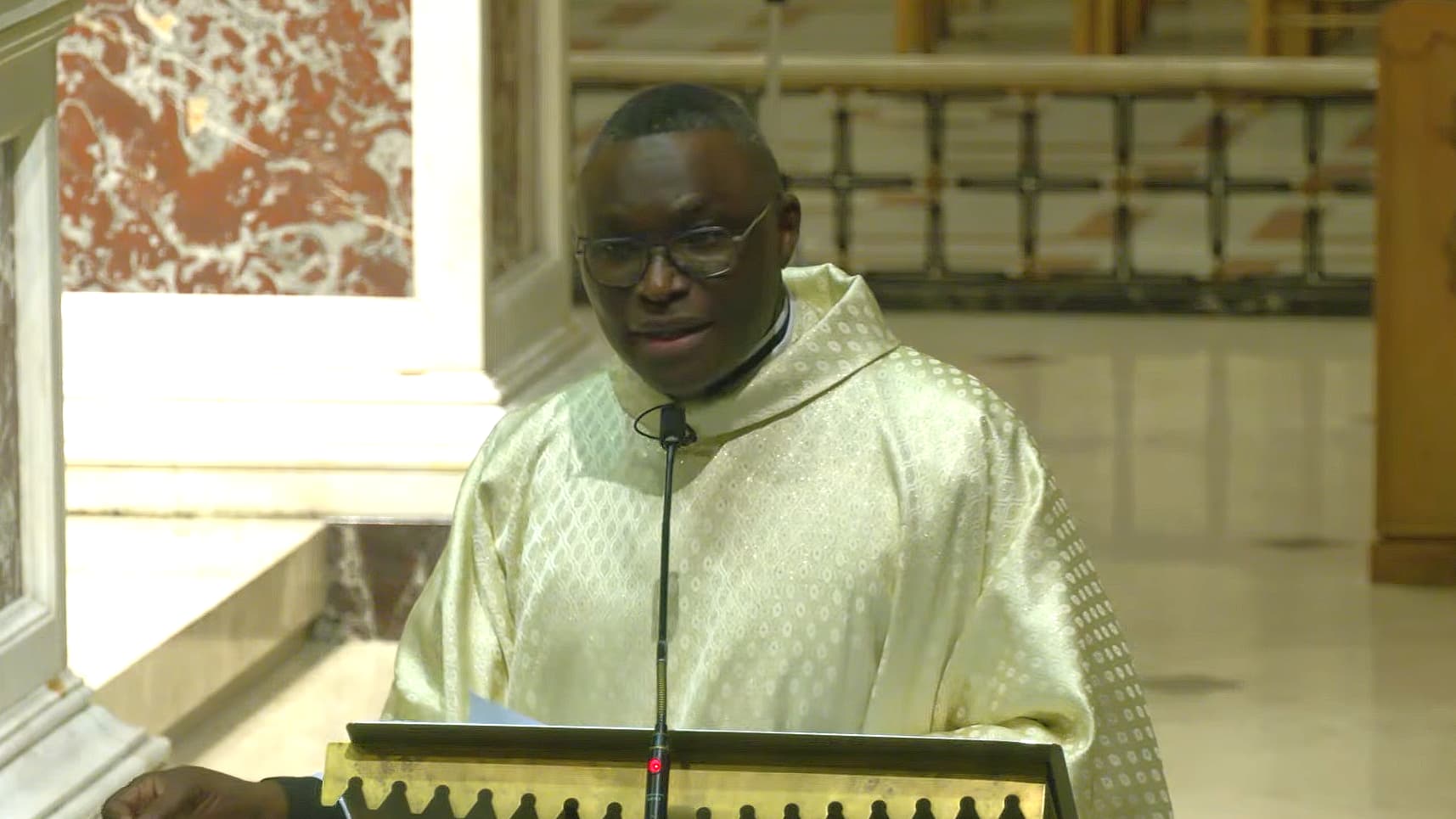 Abbé Jean-Chrysostome Zoloshi : 25 ans de sacerdoce, une fidélité qui inspire