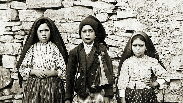 Pope announces canonisation of Fatima shepherd children