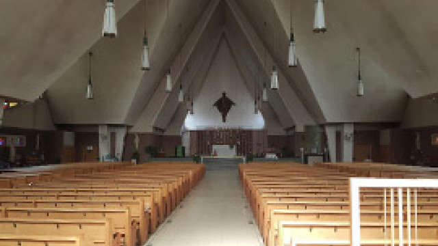 Intérieur de l'église Ste-Jeanne-D'Arc