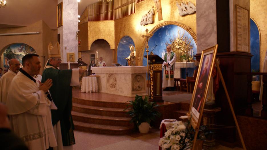 Encensement de l’autel et de l’image de Saint Angelo d’Acri. (Photo : Brigitte Bédard)