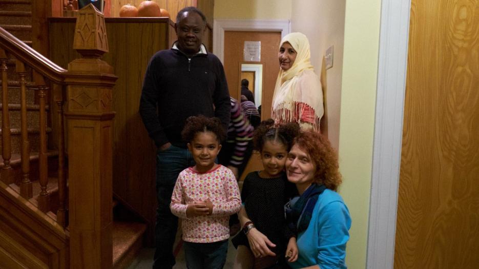 A beautiful family from Egypt who resides in a large room! The children adjusted quickly to their new environment and got easily attached to Alessandra Santopadre and Arthur. (Photo: Richard Maltais)