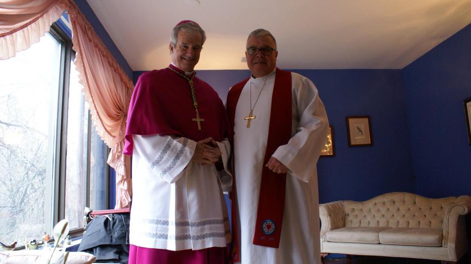 Mgr Christian Lépine, archevêque de Montréal, en compagnie de l’Évêque du Synode Est du Canada, Michael Pryse. (Photo : Brigitte Bédard)
