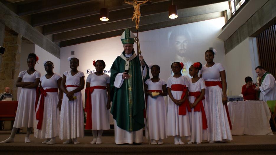 The young girls of the Haitian community of St. Marcel's Church danced during the Mass on Caribbean music! (Photo : Brigitte Bédard)