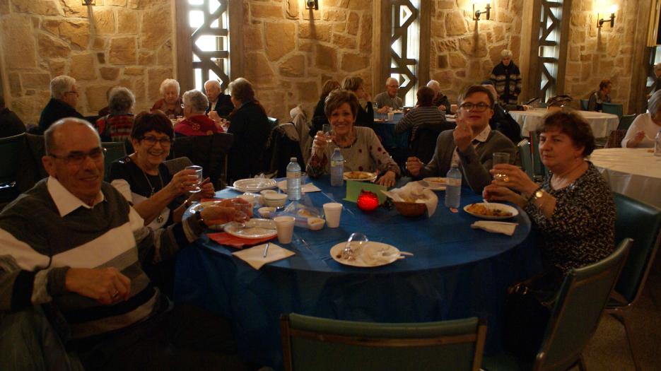 Enjoy your meal and cheers! (Photo : Brigitte Bédard)