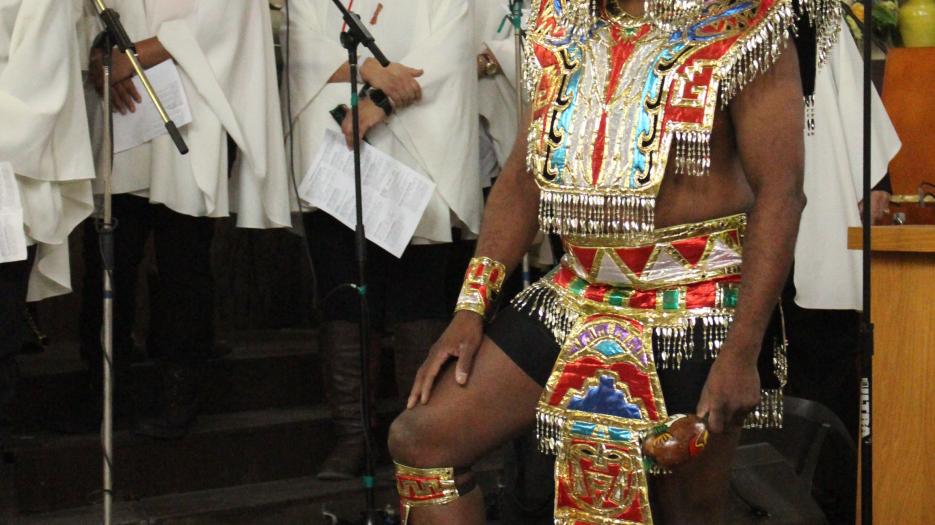 Hommes en tenue traditionnelle aztèque. (Photo : Isabelle de Chateauvieux)