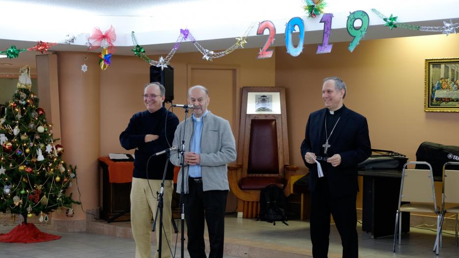 Nos animateurs de gauche à droite : l'abbé Alain Mongeau, V.É., Mgr Pierre Blanchard, C.S.S. et Mgr Alain Faubert, évêque auxiliaire. (Photo : Richard Maltais)
