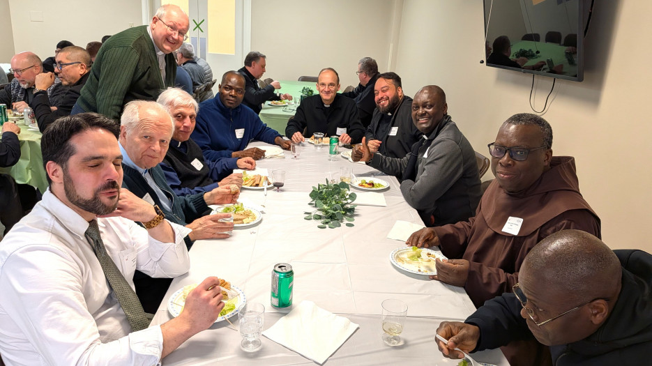 Un moment de fraternité à la messe chrismale 2026
