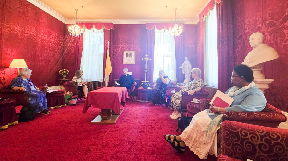 Un moment de grâce et de communion : Mgr Lépine à la rencontre des vierges consacrées de Montréal